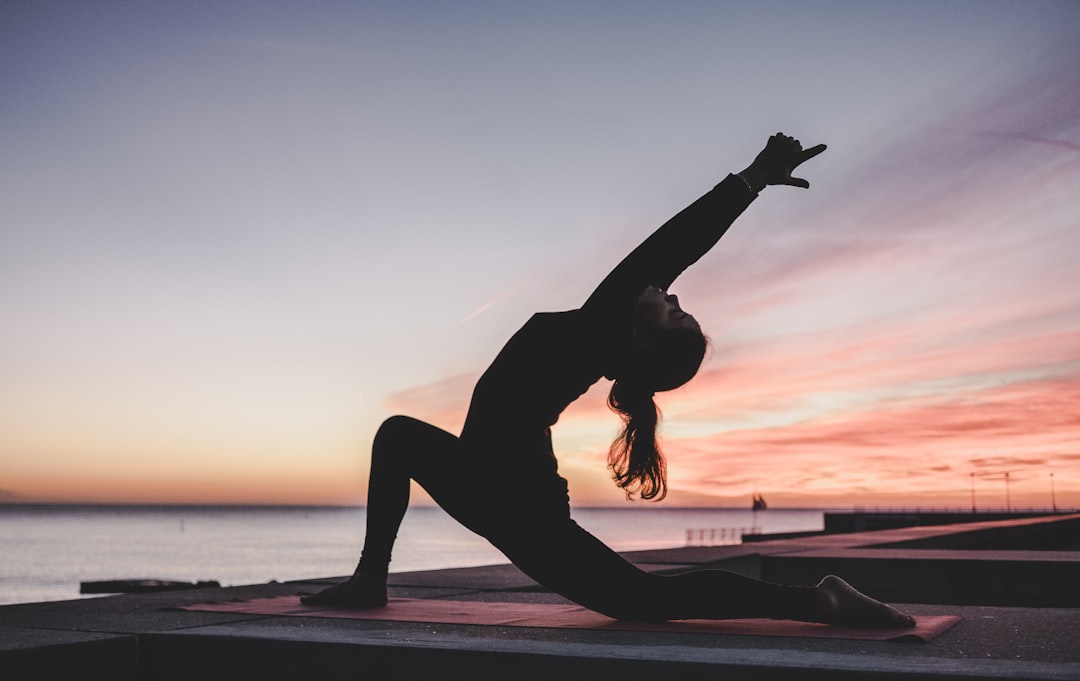 Silhouette Photography Of Woman Doing Yoga F2qh3yjz6jk